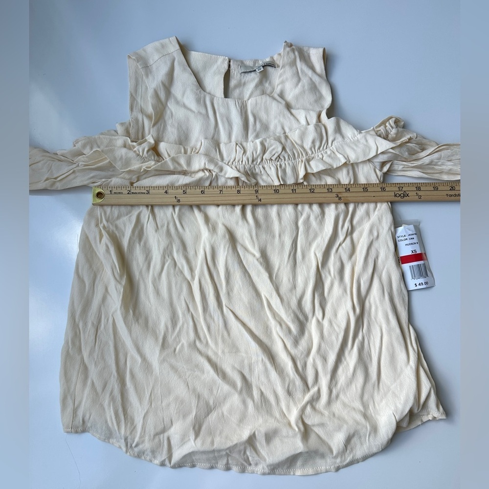 NWT June & Hudson Cream Tan Cold Shoulder Crinkle Ruffle Blouse Top Juniors XS - Picture 4 of 8